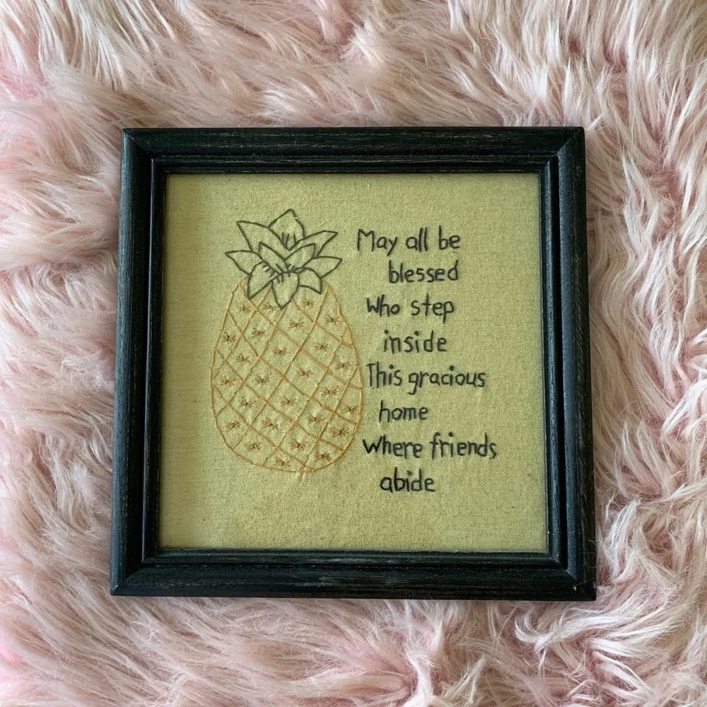 New Primitive Style Embroidered Pineapple Picture